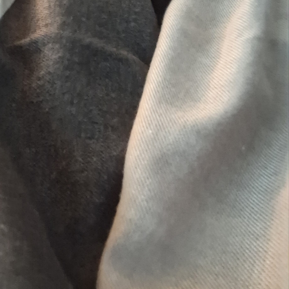 NWT Vince Camuto Large 26" X 76"  Beautiful Soft Scarf - Picture 9 of 9